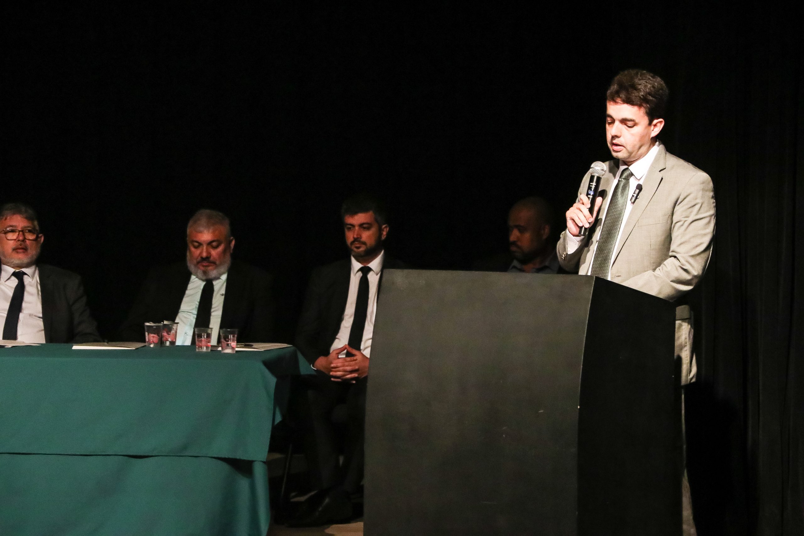 Evento no Museu Oscar Niemeyer marca recondução de defensor público-geral